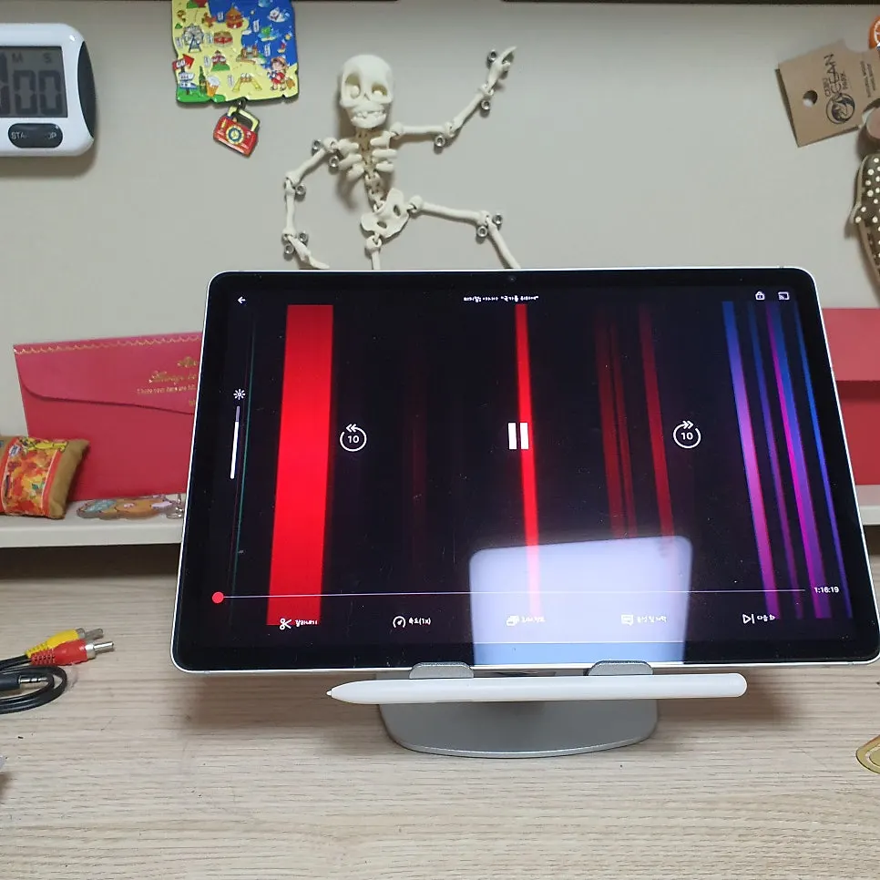 Vitinya tablet stand in use