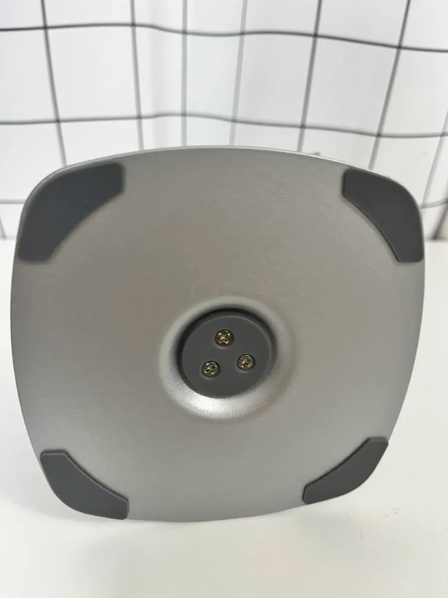 Vitinya 360-degree rotating stand in use