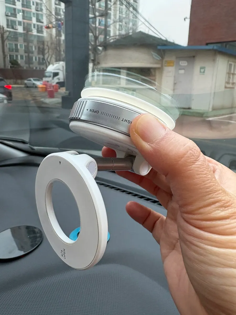 360-degree rotating car mount