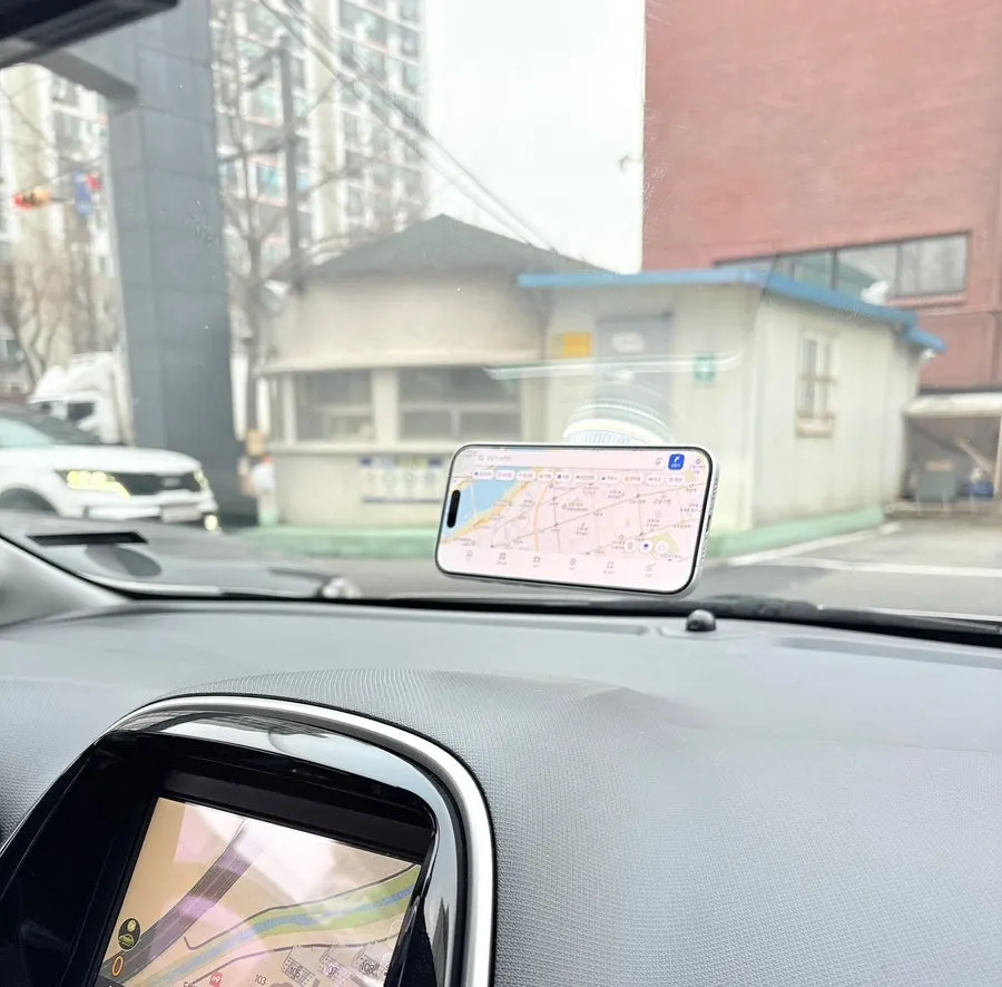 Btinia suction car mount