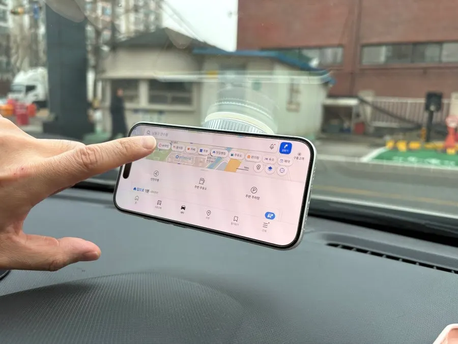 Ways to use a MagSafe car phone mount