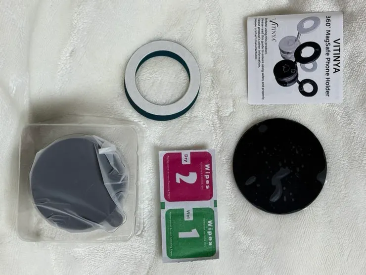 Unboxing the Vitinya suction-cup MagSafe mount