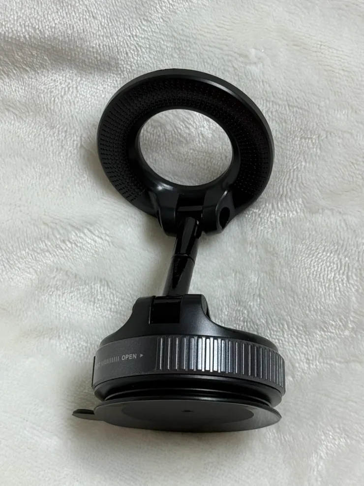Included MagSafe ring and mount components