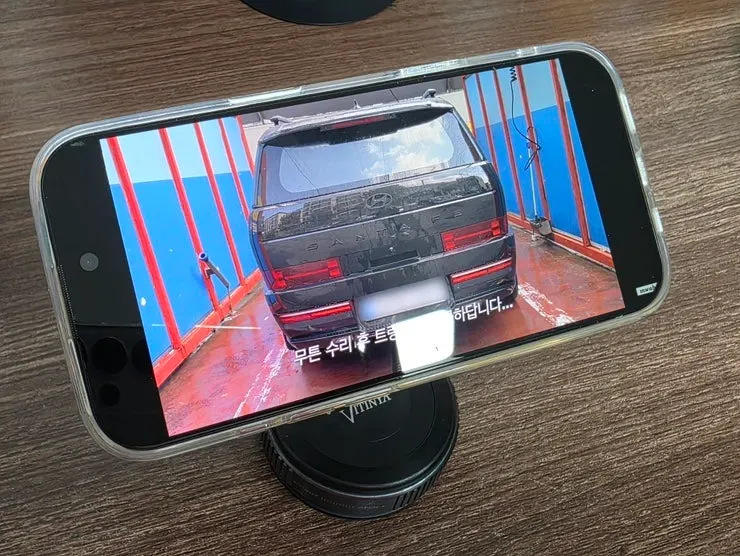 Smart device mounted magnetically