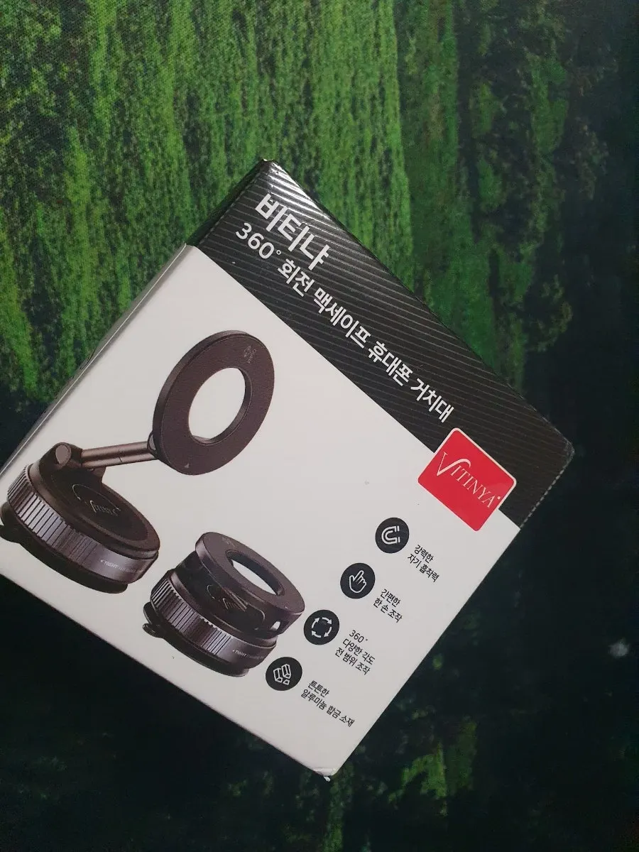 Bitnya MagSafe car phone mount in use