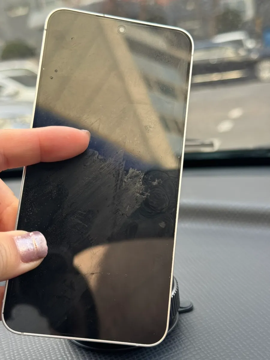 Final use of the Bitnya car phone mount