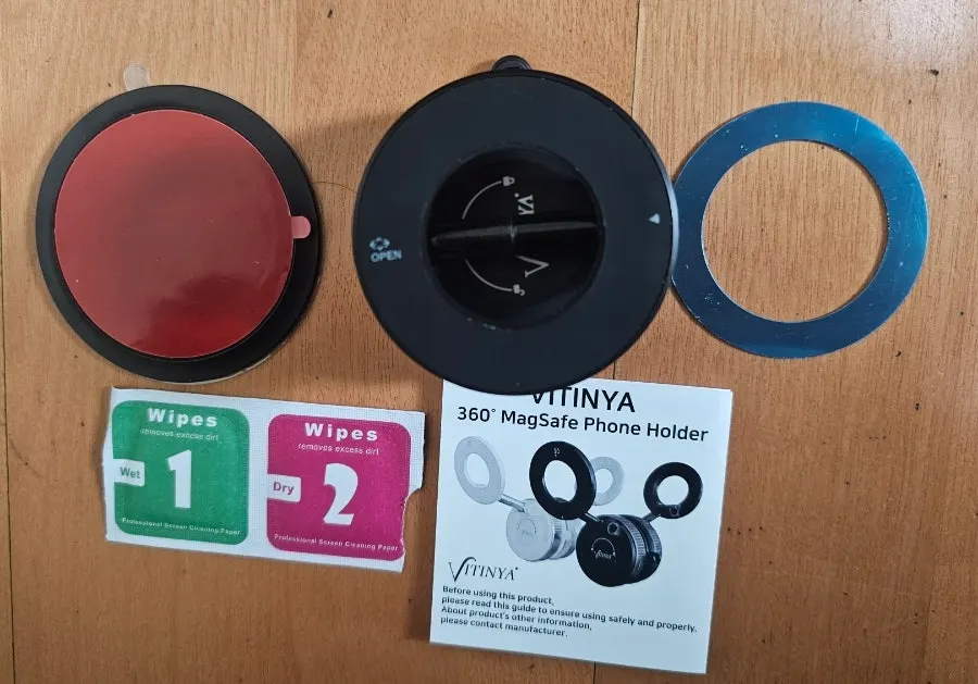 Black smartphone mount