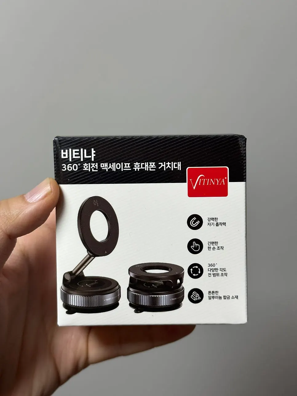 Car phone mount with 360-degree rotation and dial-locking features