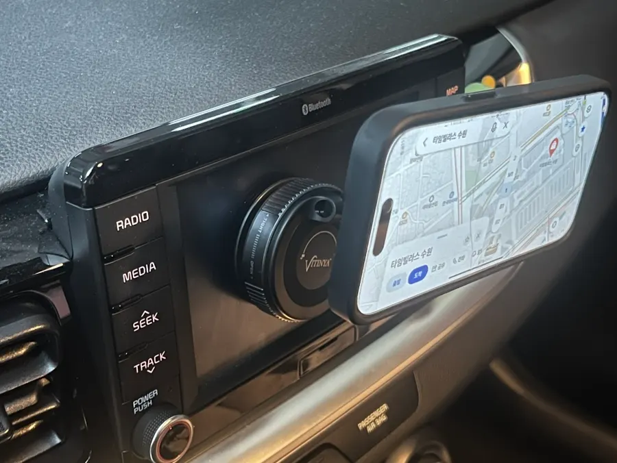 Vacuum-suction dial car mount