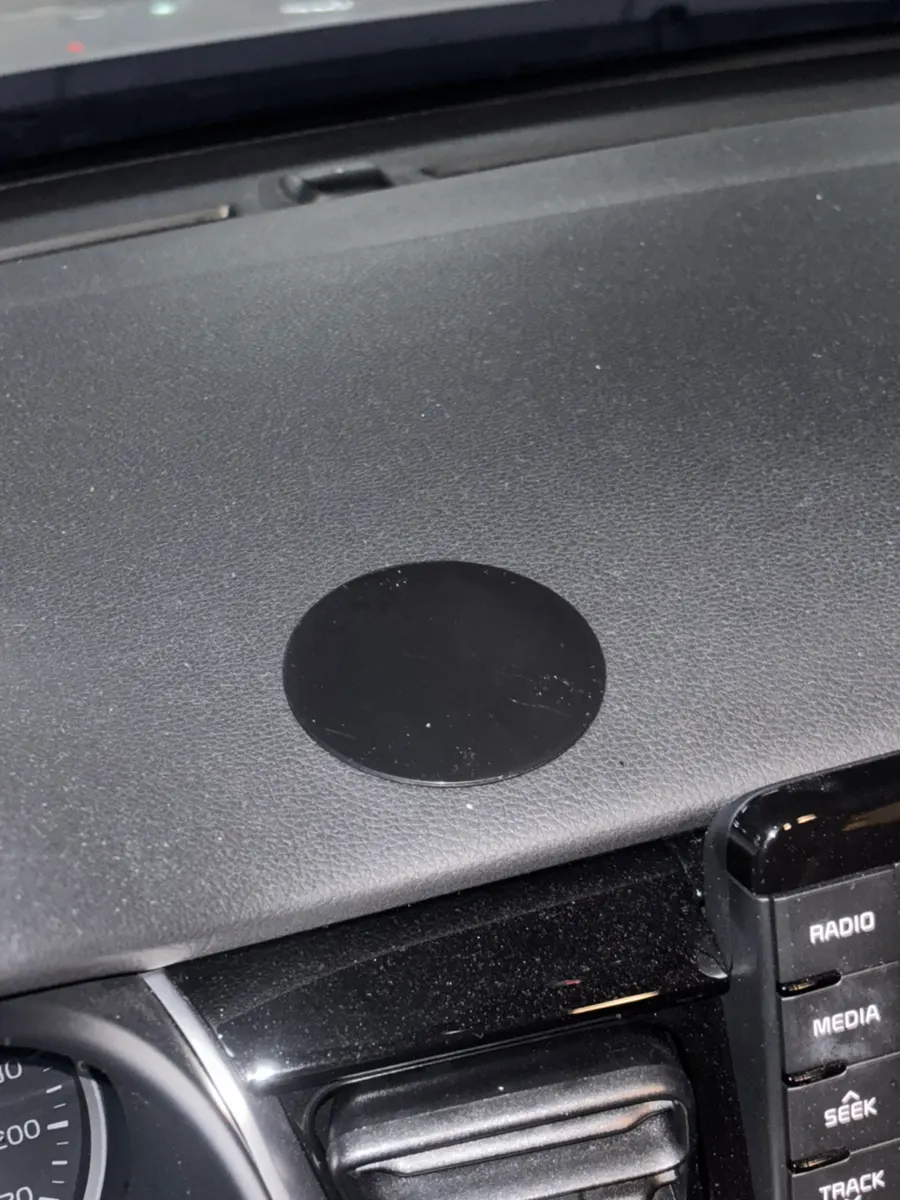 Suction pad and dial-locking structure