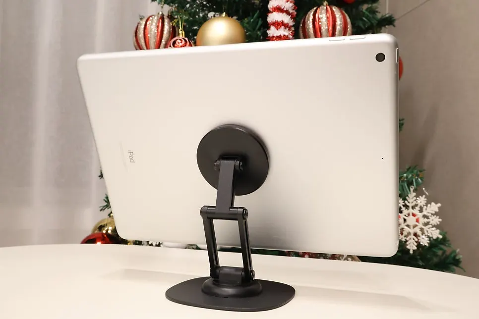 Bitinya stand matching an iPad