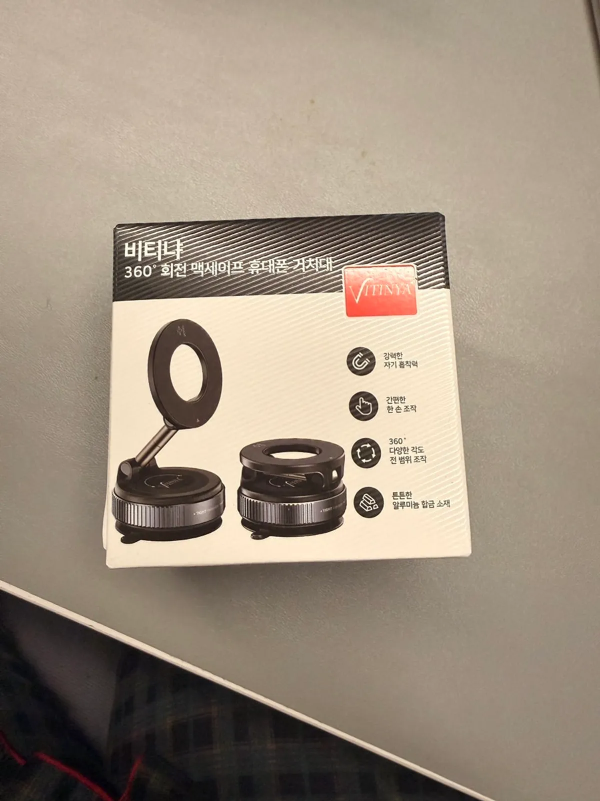 Bitinya MagSafe car phone mount in real use