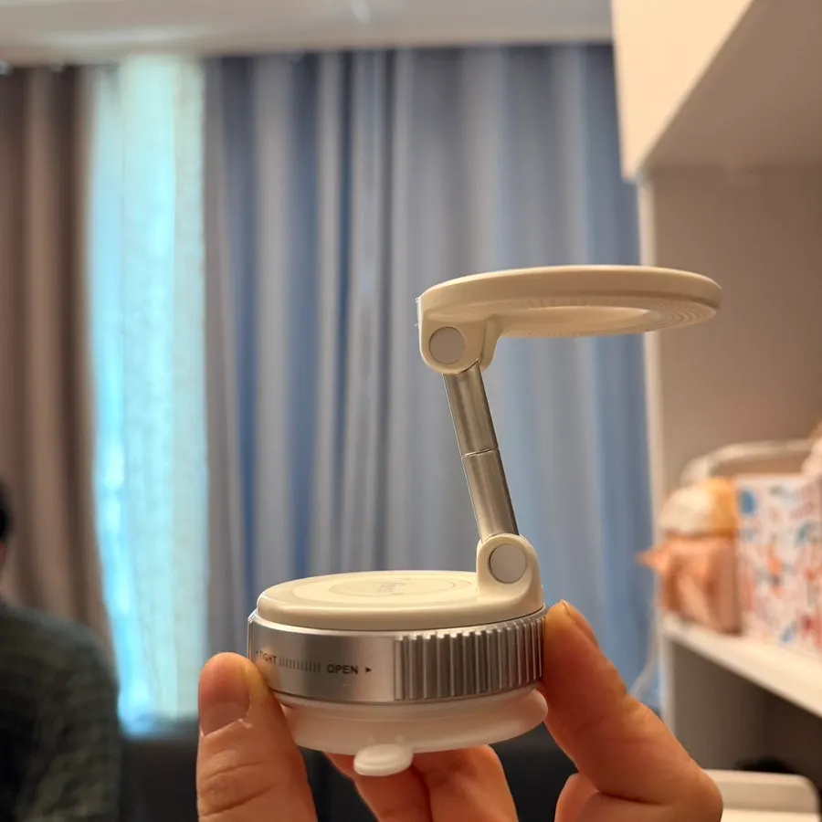 Suction-cup car smartphone mount