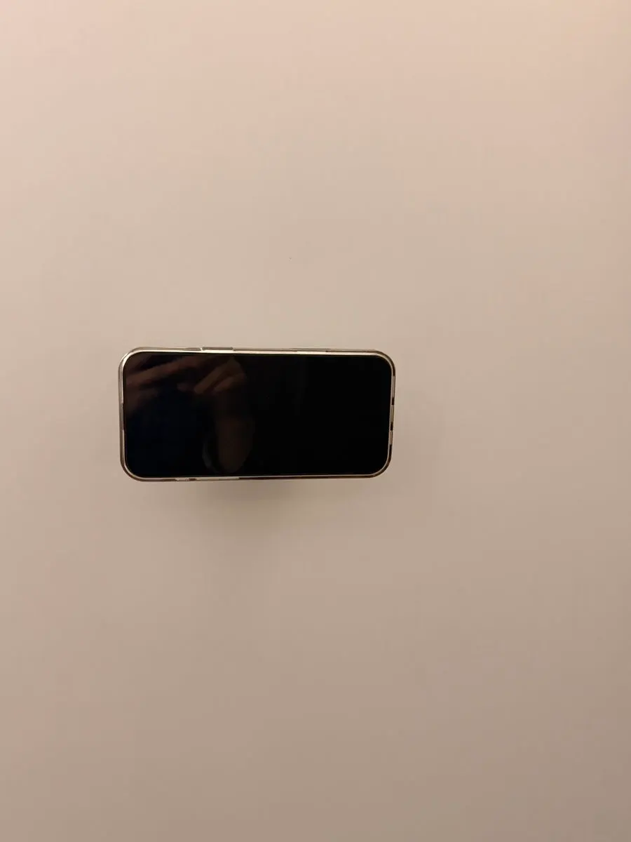 Using the MagSafe magnetic mount