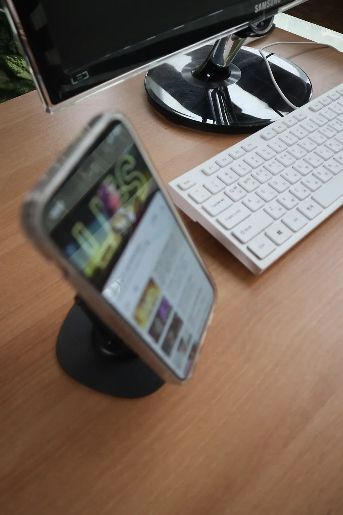 MagSafe stand for iPad note-taking and vlog filming