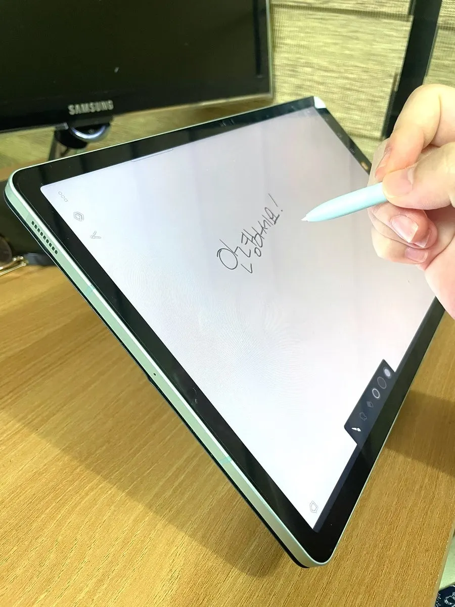 Using the stand for iPad note-taking