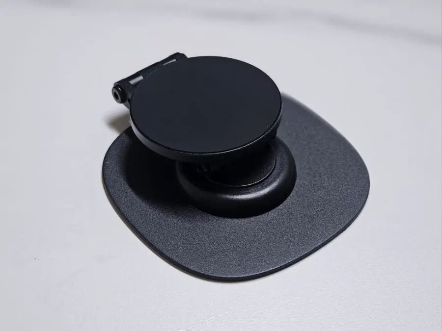 Included magnetic rings for devices without MagSafe