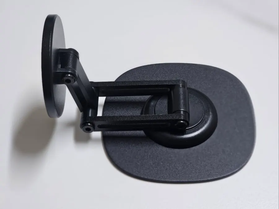 Tablet stand with an aluminum-alloy body