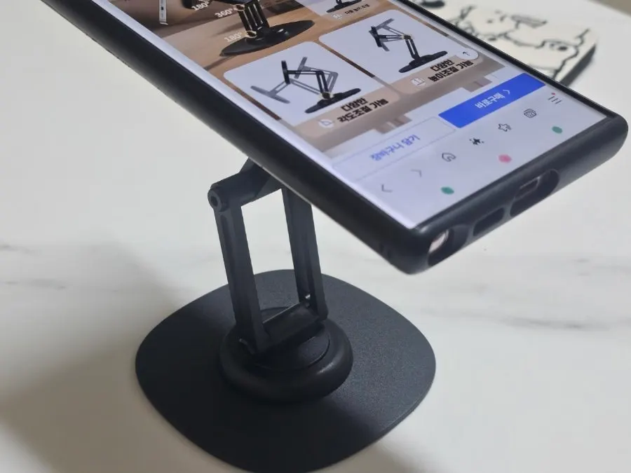 Stand rotating joint adjusted to eye level