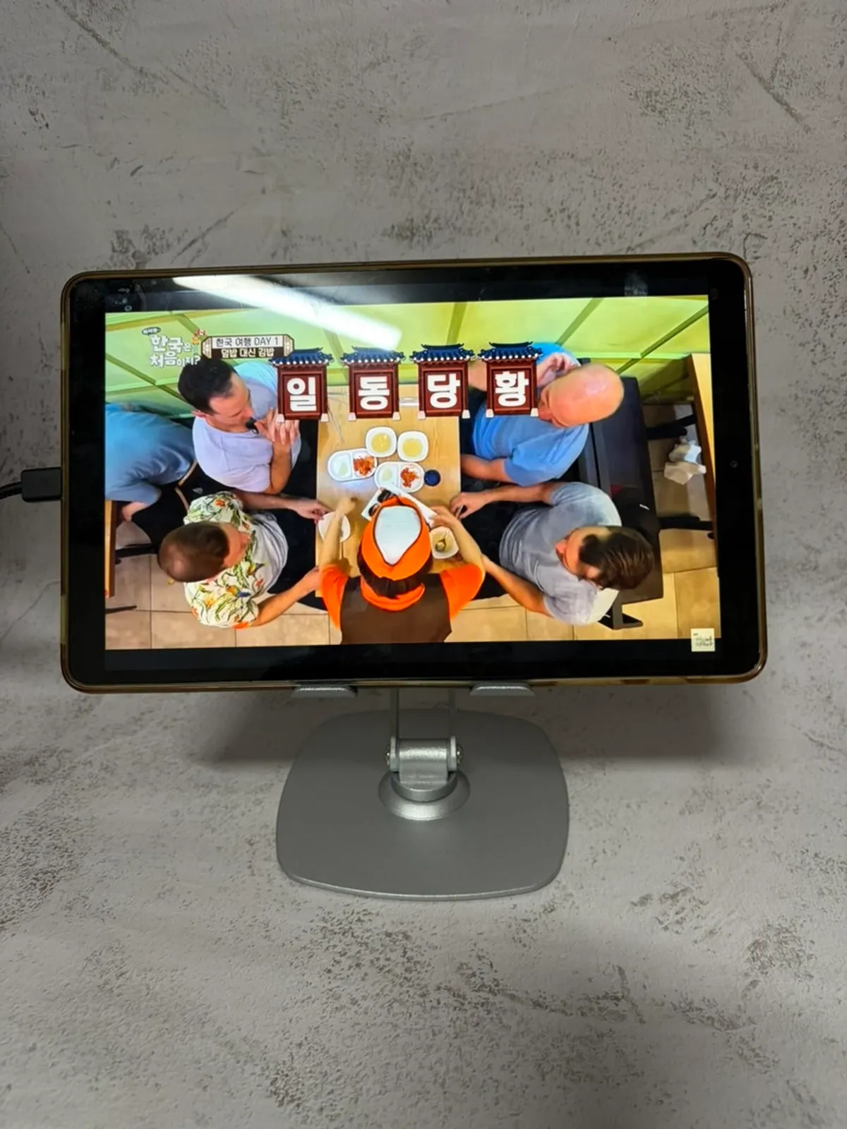 Bitinya 360-degree rotating tablet stand