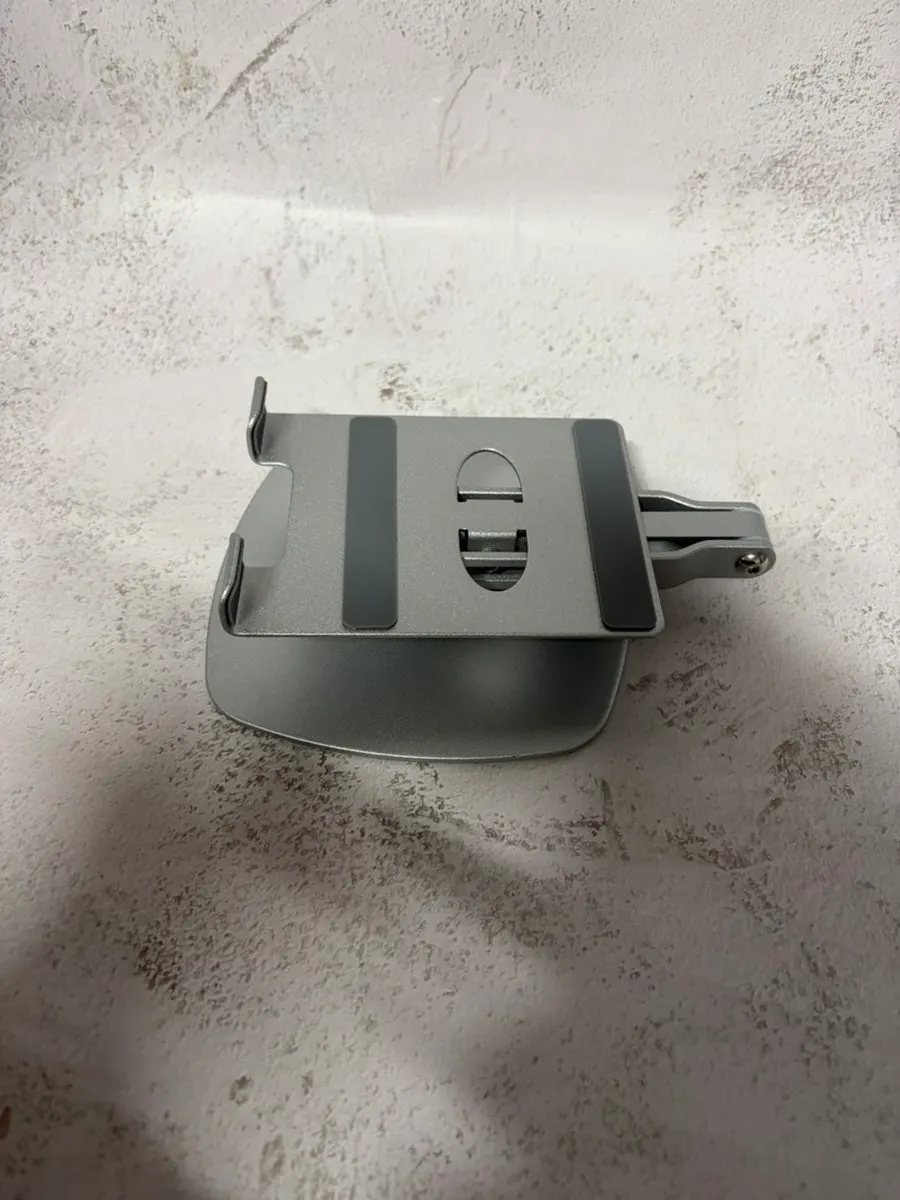 Foldable tablet stand for carrying around