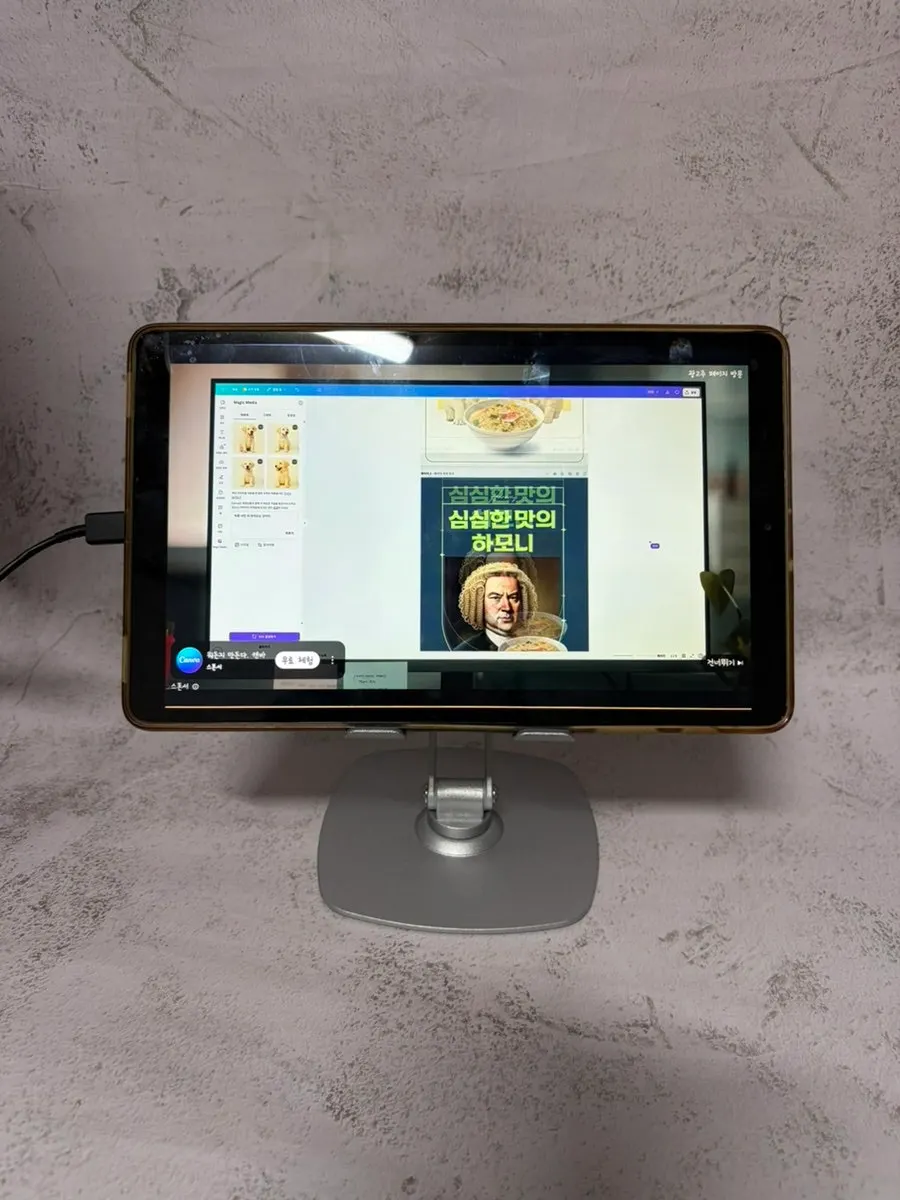 Tablet stand with adjustable angle
