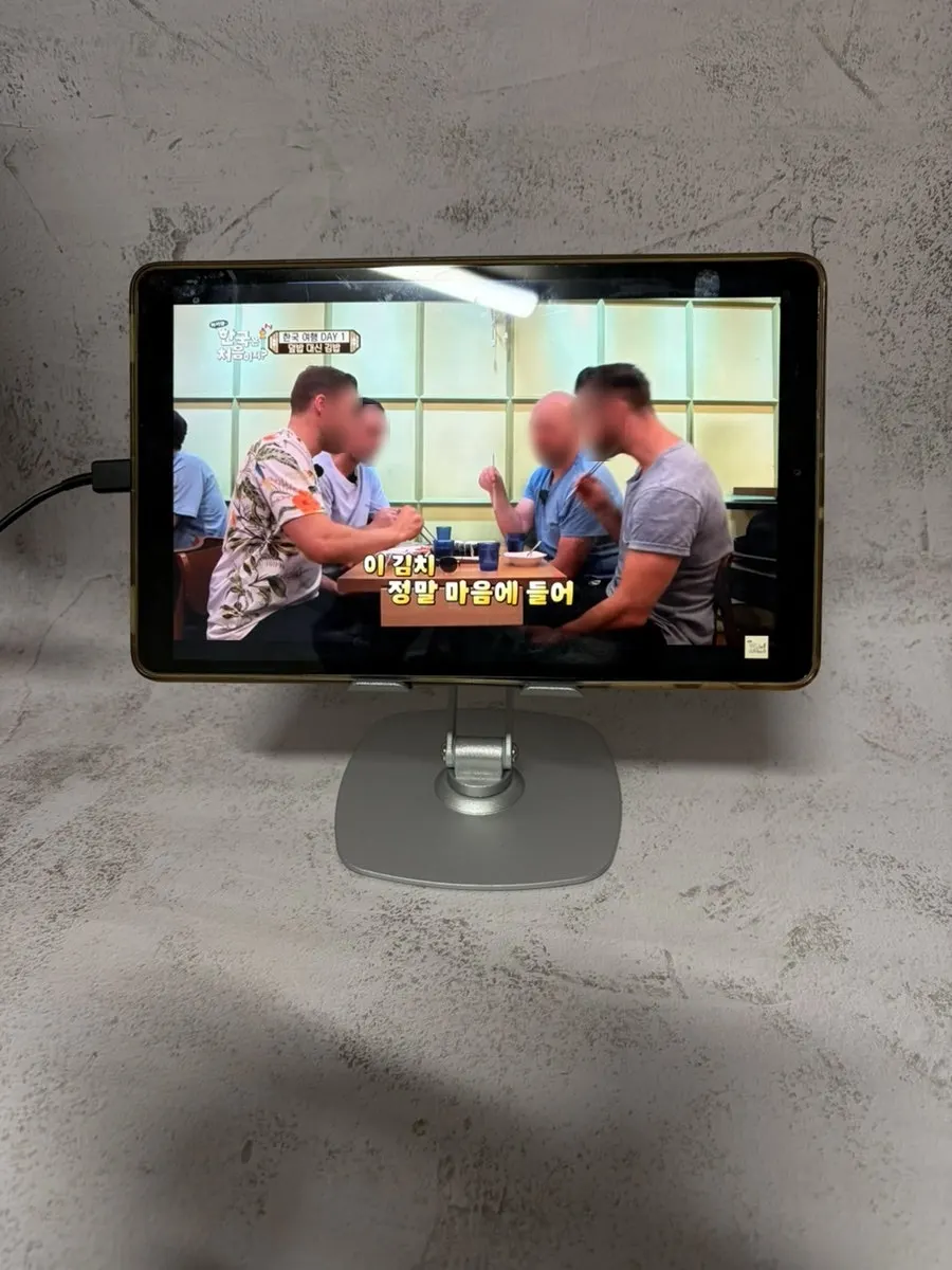 タブレットでスケジュールを整理するスタンド