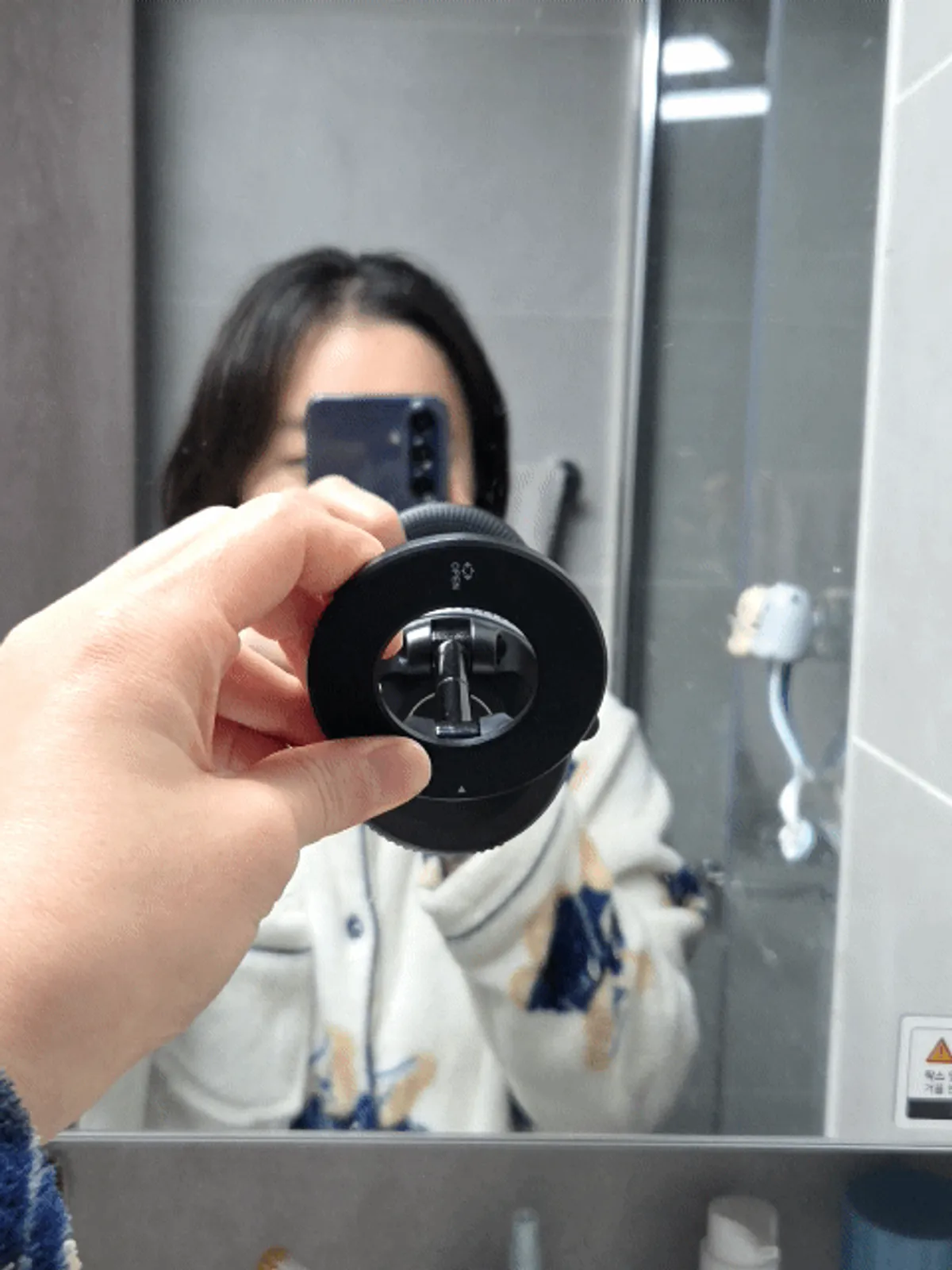 MagSafe mount used as a mirror selfie mount