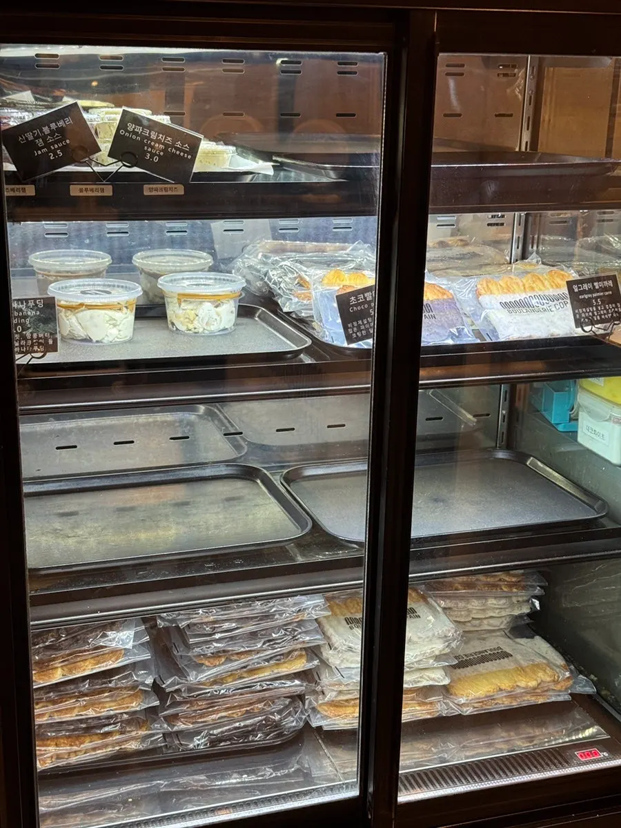Refrigerated case with jam sauces and banana pudding