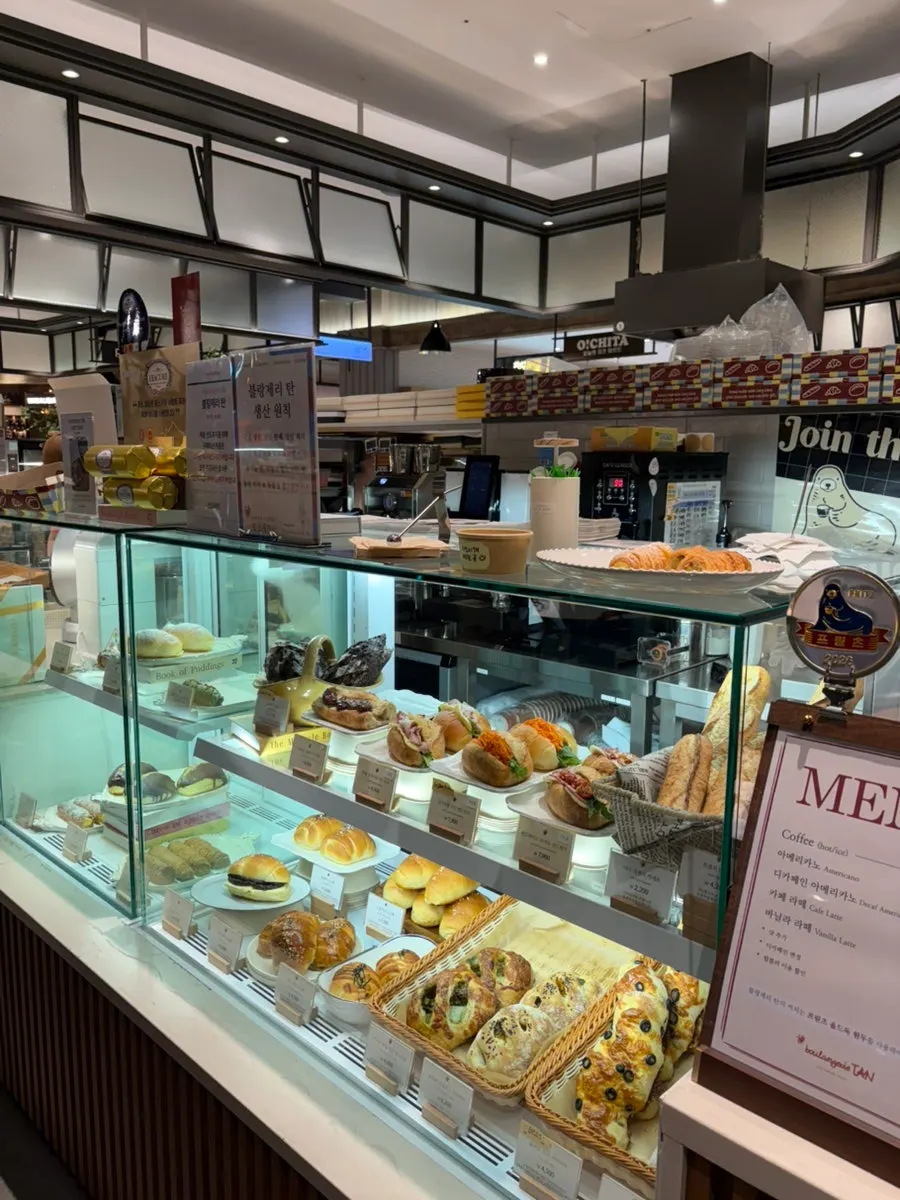 Breads displayed in the Boulangerie Tan showcase
