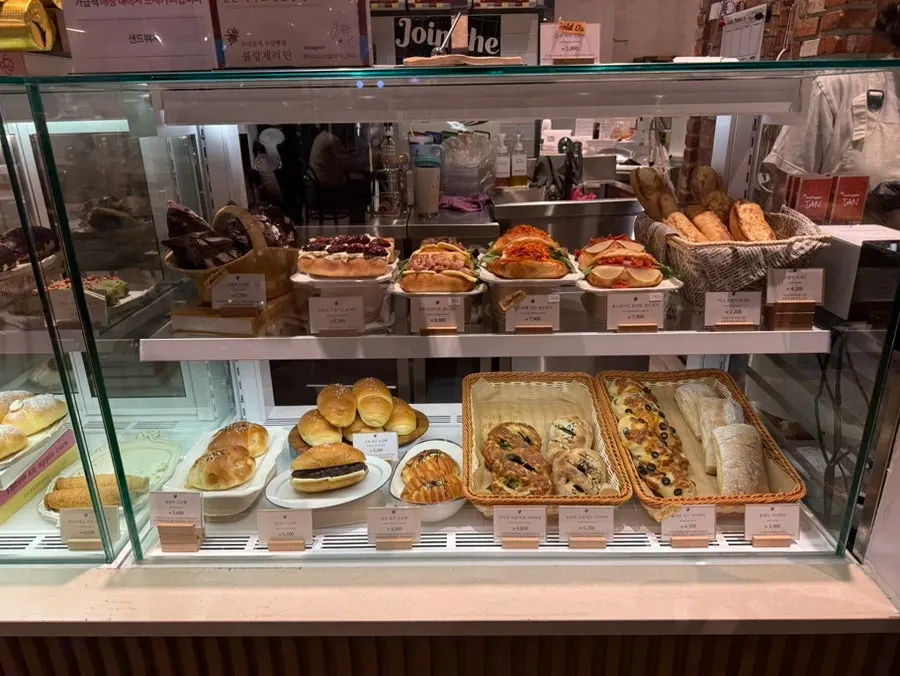 現代百貨店キンテックス店地下1階食品館のベーカリーコーナー