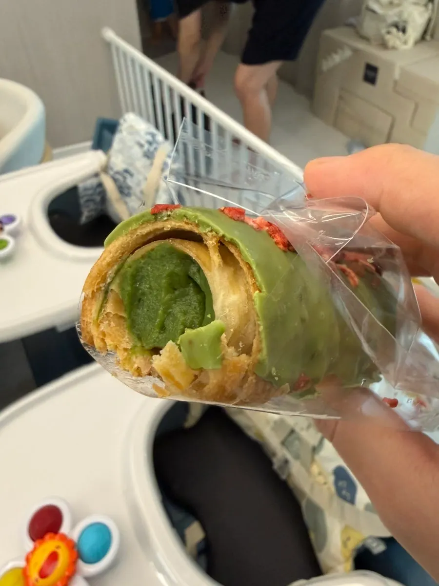 チョコクリームがぎっしり詰まったチョコクリーム塩パンの断面