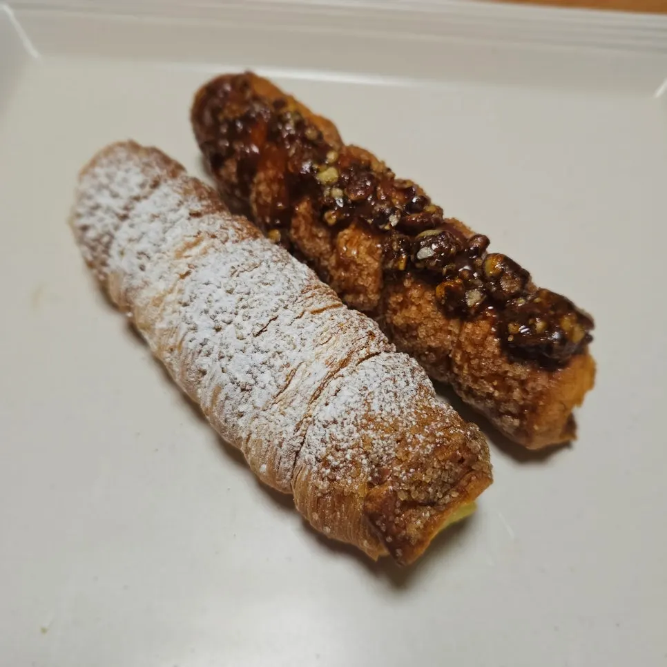 Two cornet pies, one with powdered sugar and one with caramel