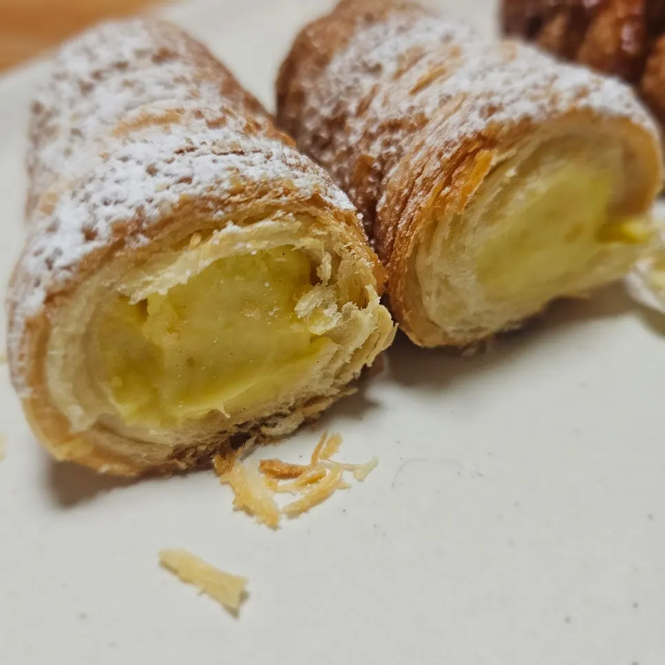 Vanilla cornet pie filled to the brim with cream