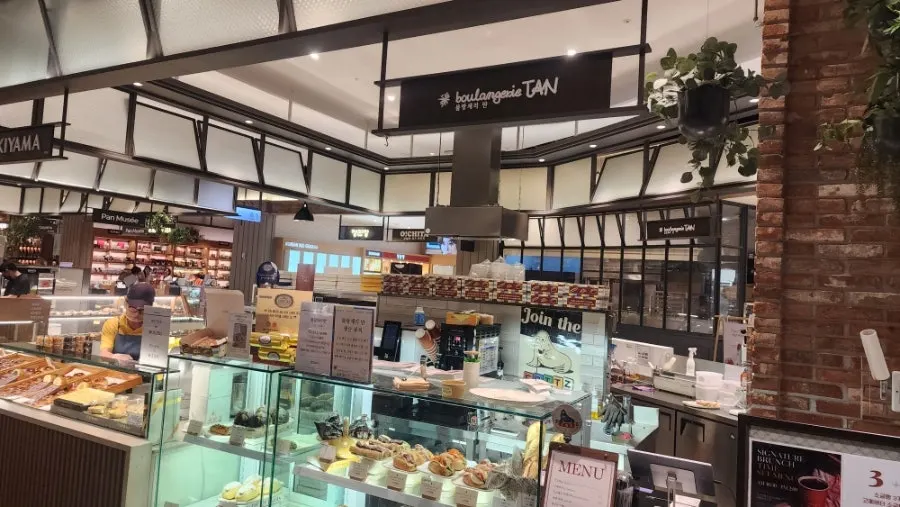 Tampilan toko Boulangerie Tan di basement 1 Hyundai Department Store KINTEX