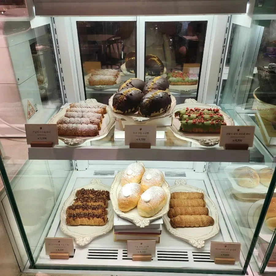 Salt bread at Boulangerie Tan, Hyundai Department Store KINTEX