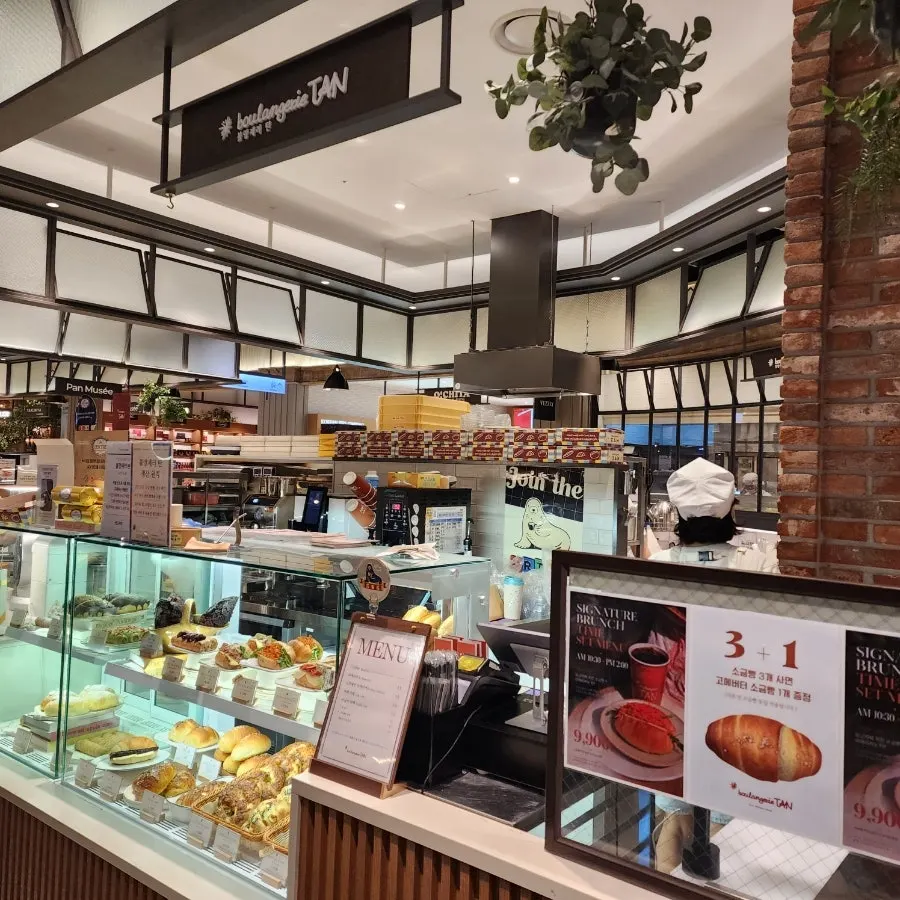 Interior of Boulangerie Tan, Hyundai Department Store KINTEX