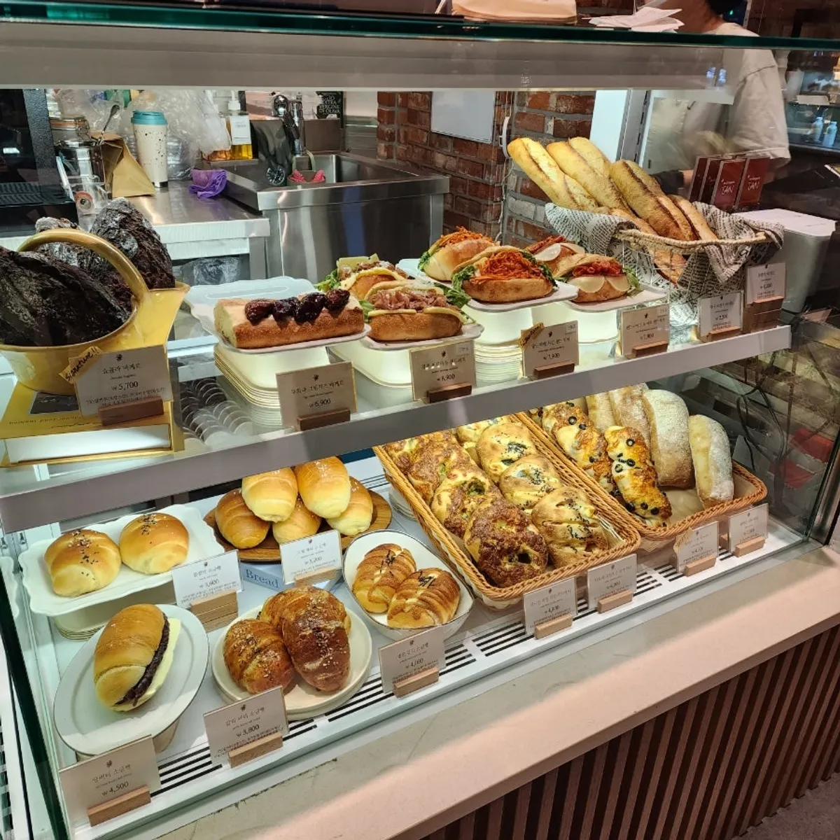 Entrance of Boulangerie Tan on the basement floor of Hyundai Department Store KINTEX