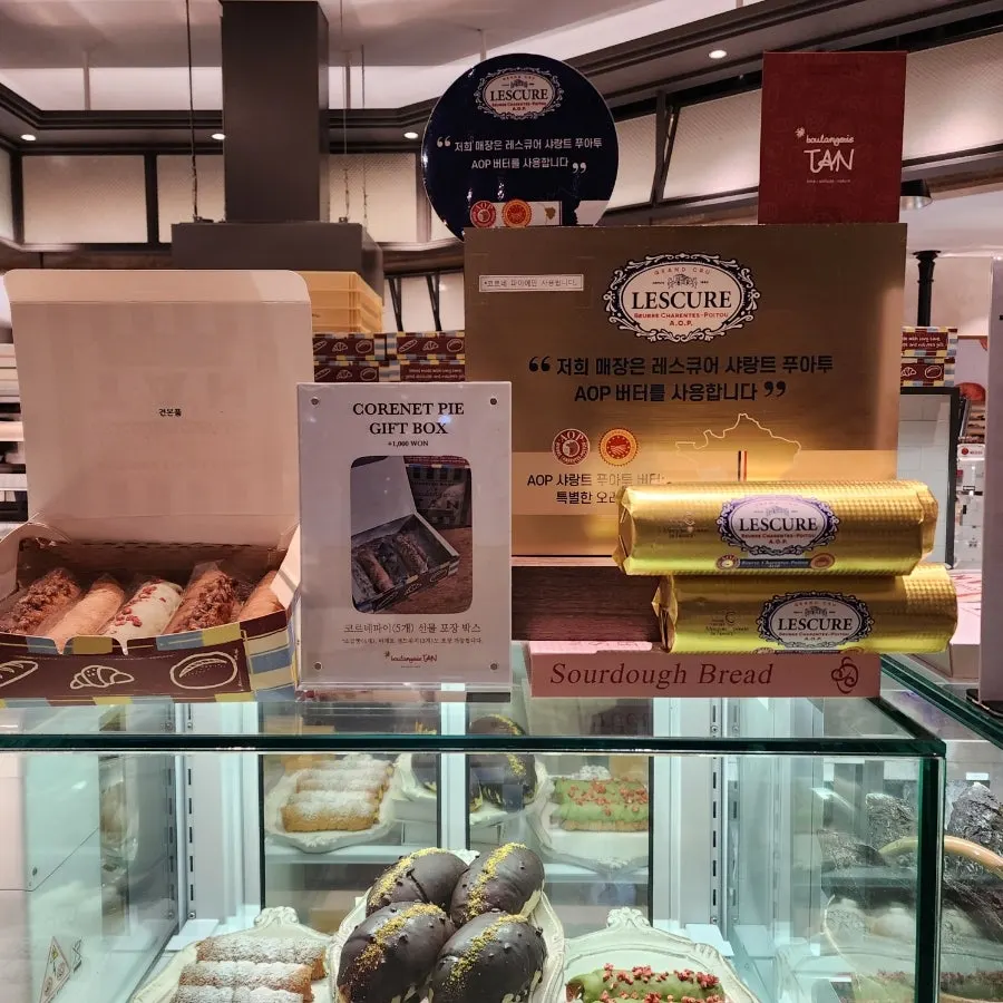 Bread display shelves at Boulangerie Tan