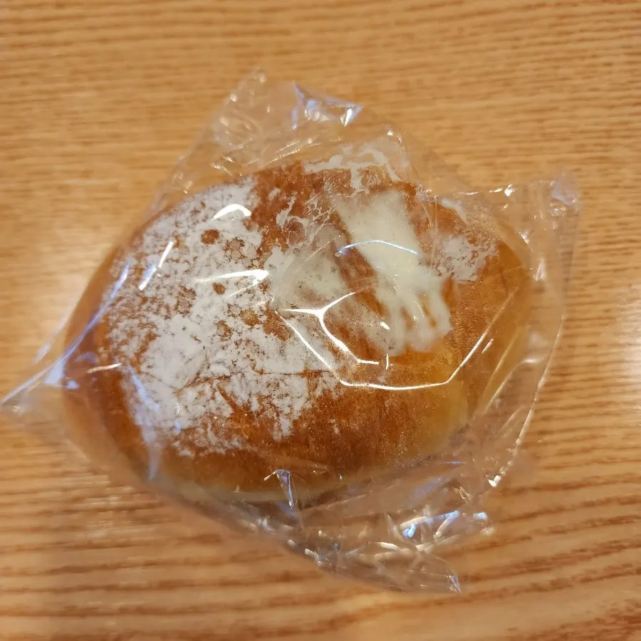 Tray with the 6 salt breads ordered