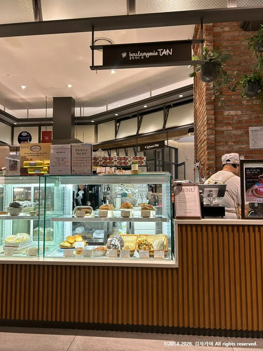 Interior of Boulangerie Tan's KINTEX branch