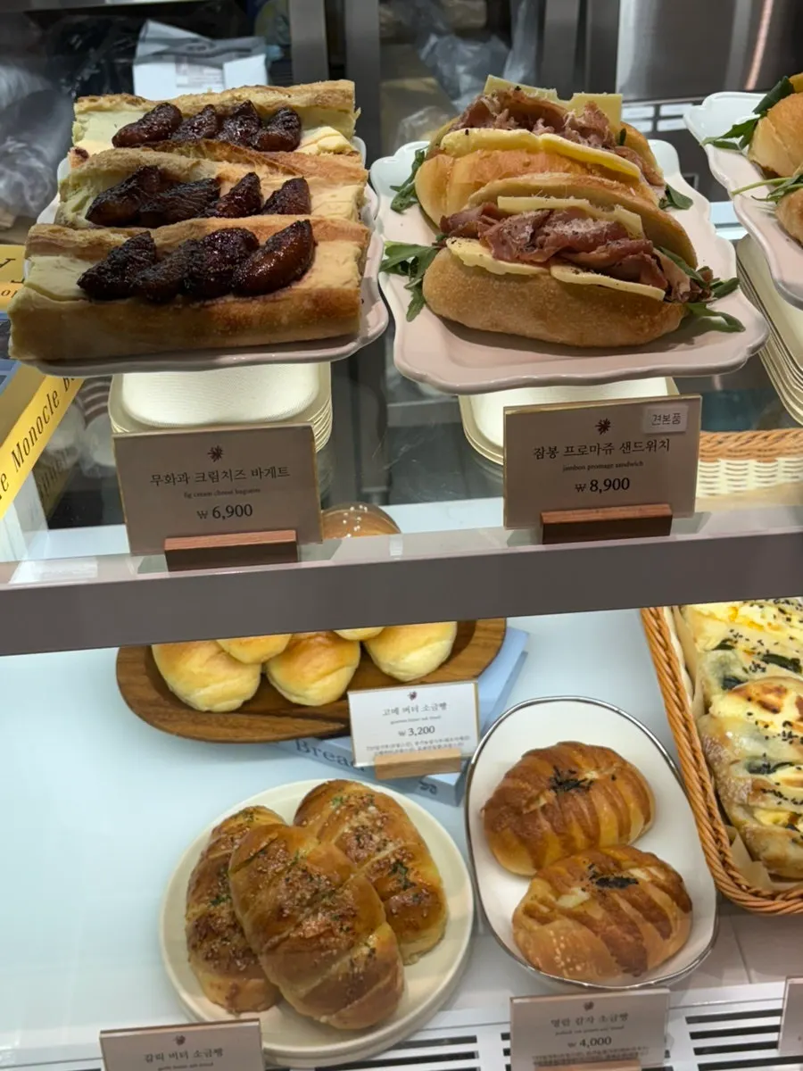 블랑제리 탄 샌드위치 진열 코너