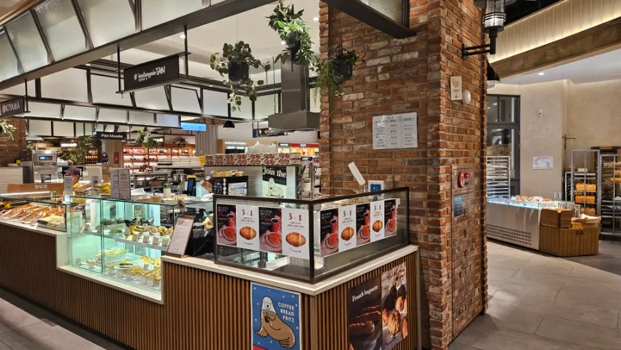 View of the bakery entrance on the department store's basement level