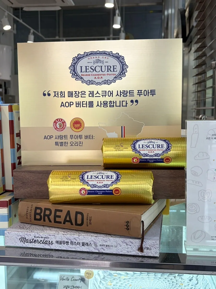 생크림 빵만 남은 진열 칸