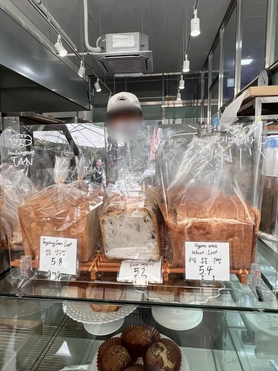 Display of cornet pies and other dessert breads