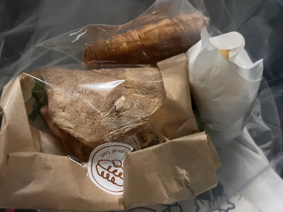 Five kinds of Boulangerie Tan bread laid out on a table