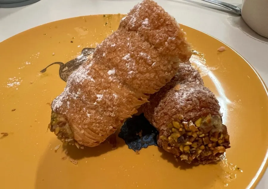 Vanilla cornet pie and pistachio cornet pie