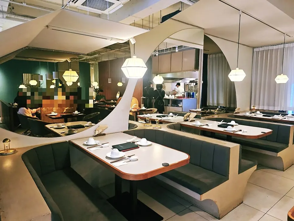 Bobo Sikdang's hall with a large mirror and long bench seats