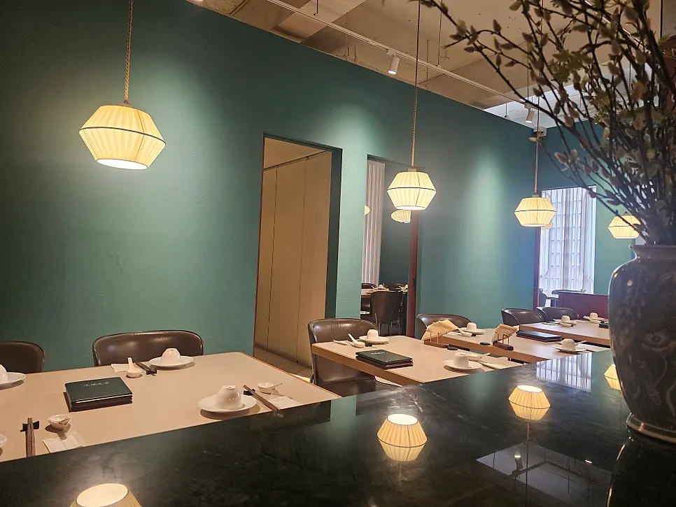 Pastel green interior lighting at Bobo Sikdang