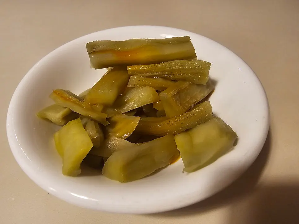 Crunchy vegetables served as a complimentary side